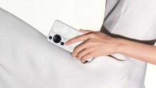 Жемчужный тренд на стыке моды и технологий: смартфон Huawei P60 Pro