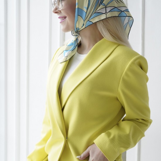 Как стильно носить платок-каре: модный мануал от бренда Dove